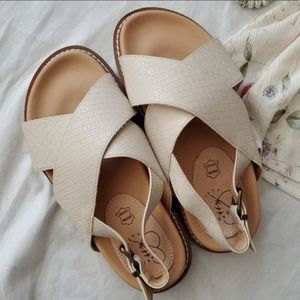 OASIS SOCIETY Back Strap Sandal